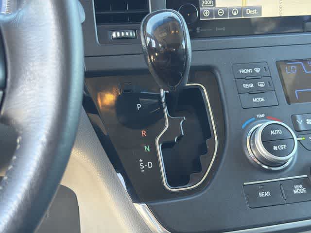 Thumbnail: 2017 Toyota Sienna - 26