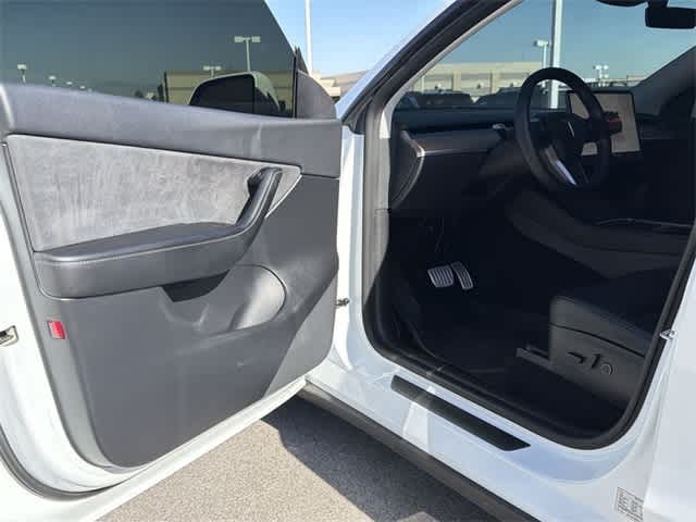 Thumbnail: 2022 Tesla Model Y - 16