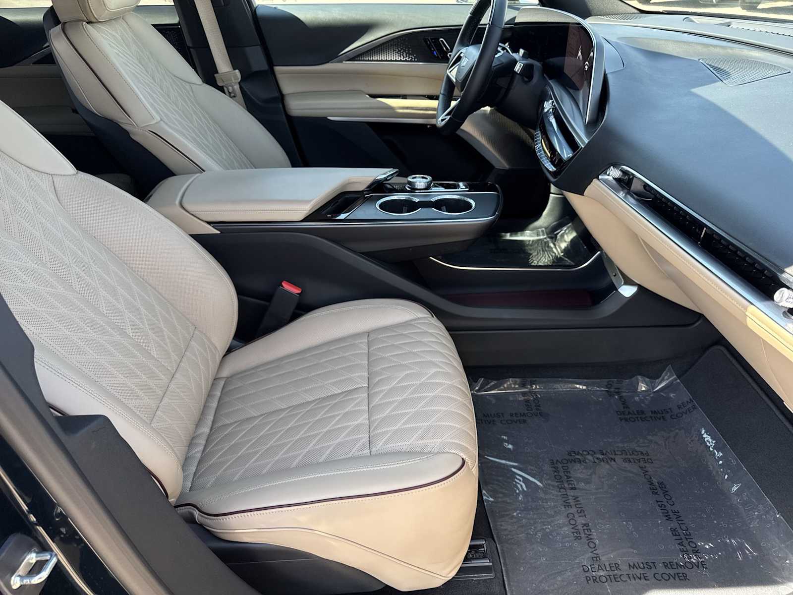 Thumbnail: 2024 Cadillac Lyriq - 19