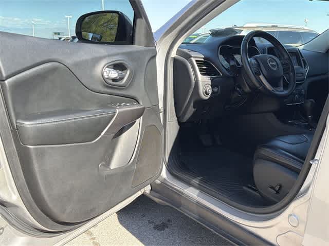 Thumbnail: 2020 Jeep Cherokee - 16