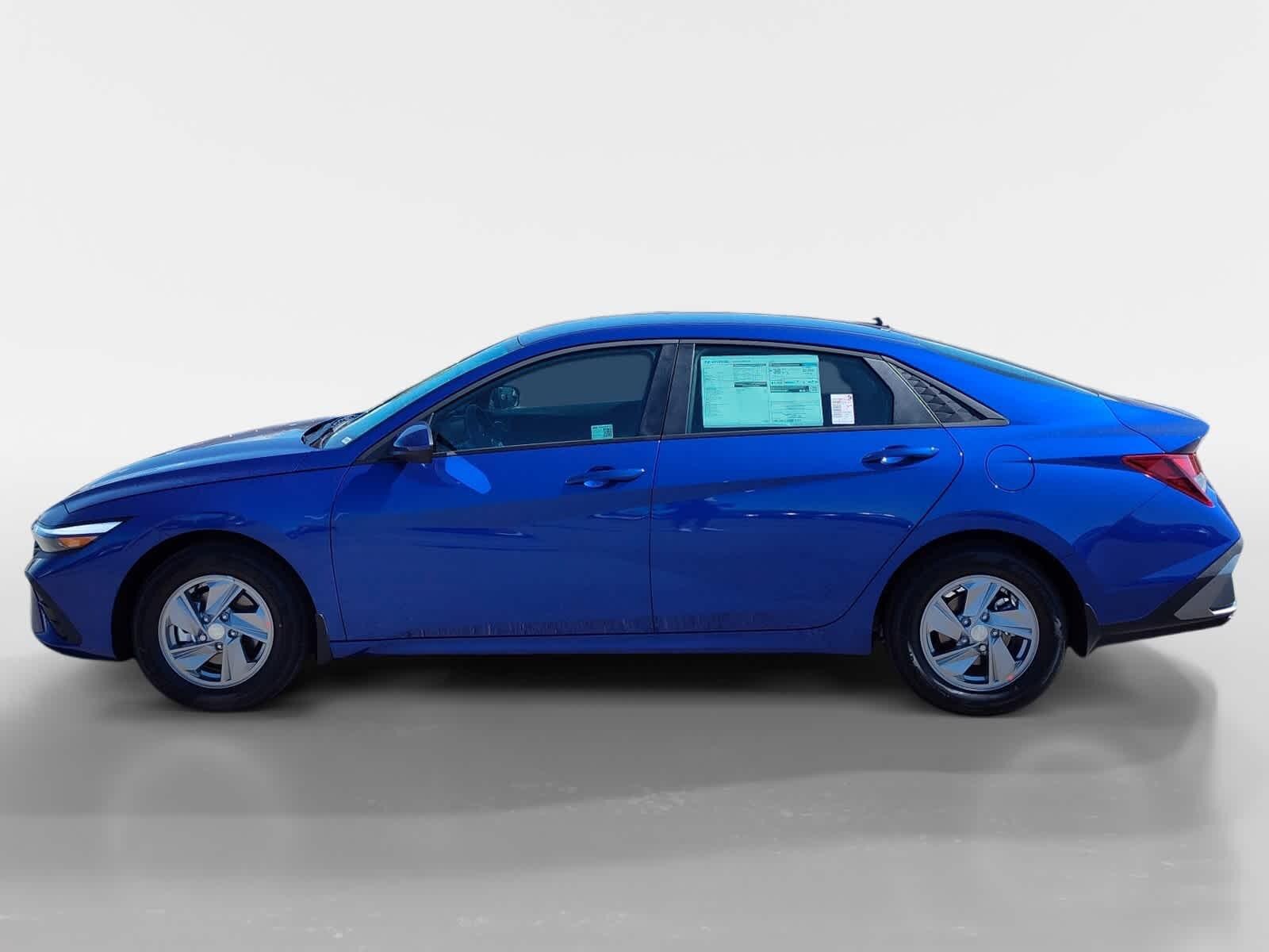 2025 Hyundai Elantra SE photo 2