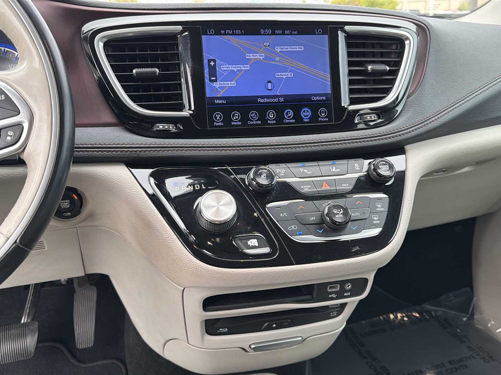 Thumbnail: 2017 Chrysler Pacifica - 12