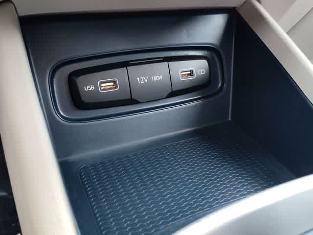 Thumbnail: 2022 Hyundai Venue - 23