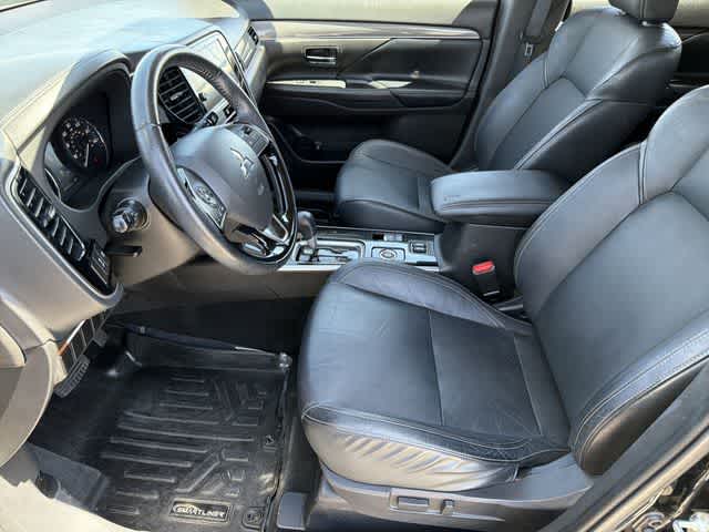 Thumbnail: 2019 Mitsubishi Outlander - 14
