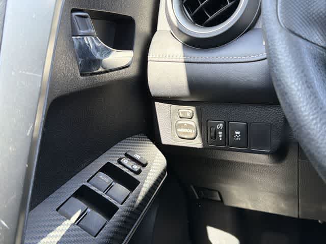 Thumbnail: 2015 Toyota RAV4 - 14