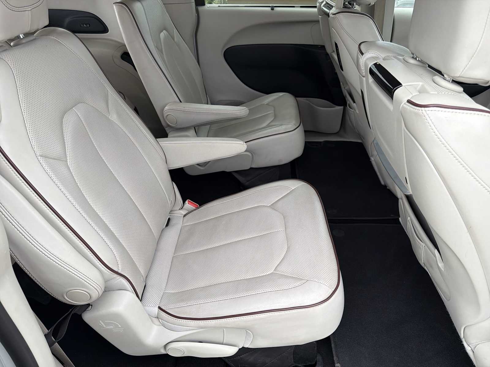 Thumbnail: 2017 Chrysler Pacifica - 23