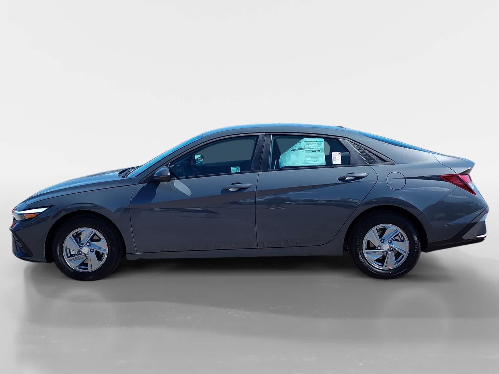 2025 Hyundai Elantra SE photo 2