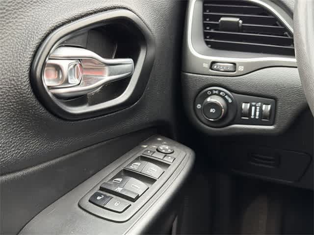 Thumbnail: 2022 Jeep Cherokee - 18