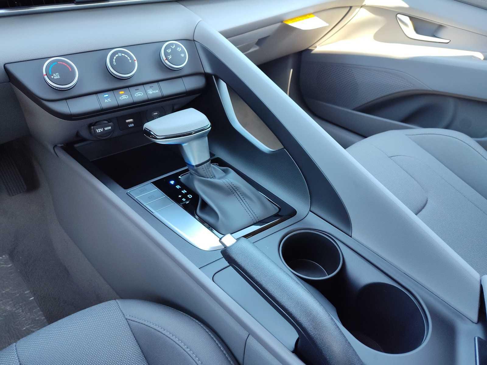 Thumbnail: 2025 Hyundai Elantra - 24