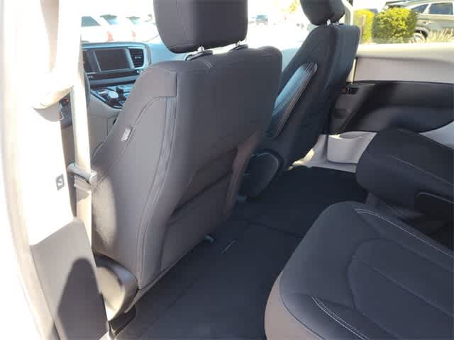 Thumbnail: 2023 Chrysler Voyager - 14