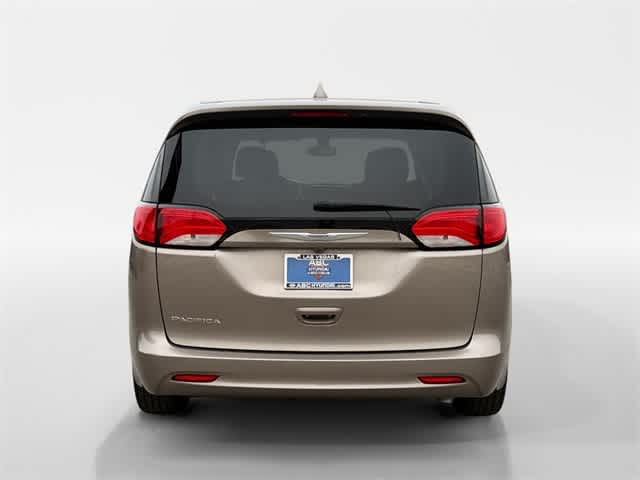 Thumbnail: 2017 Chrysler Pacifica - 10