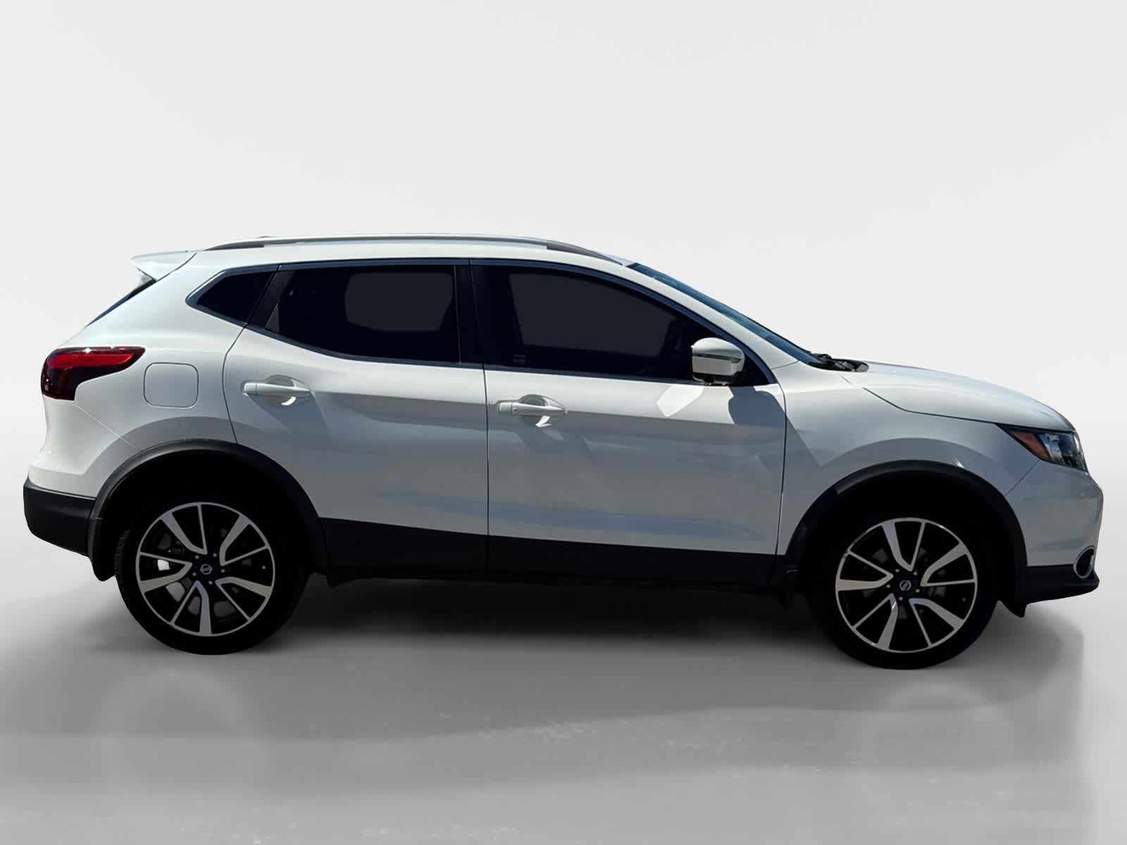 Thumbnail: 2017 Nissan Rogue Sport - 12