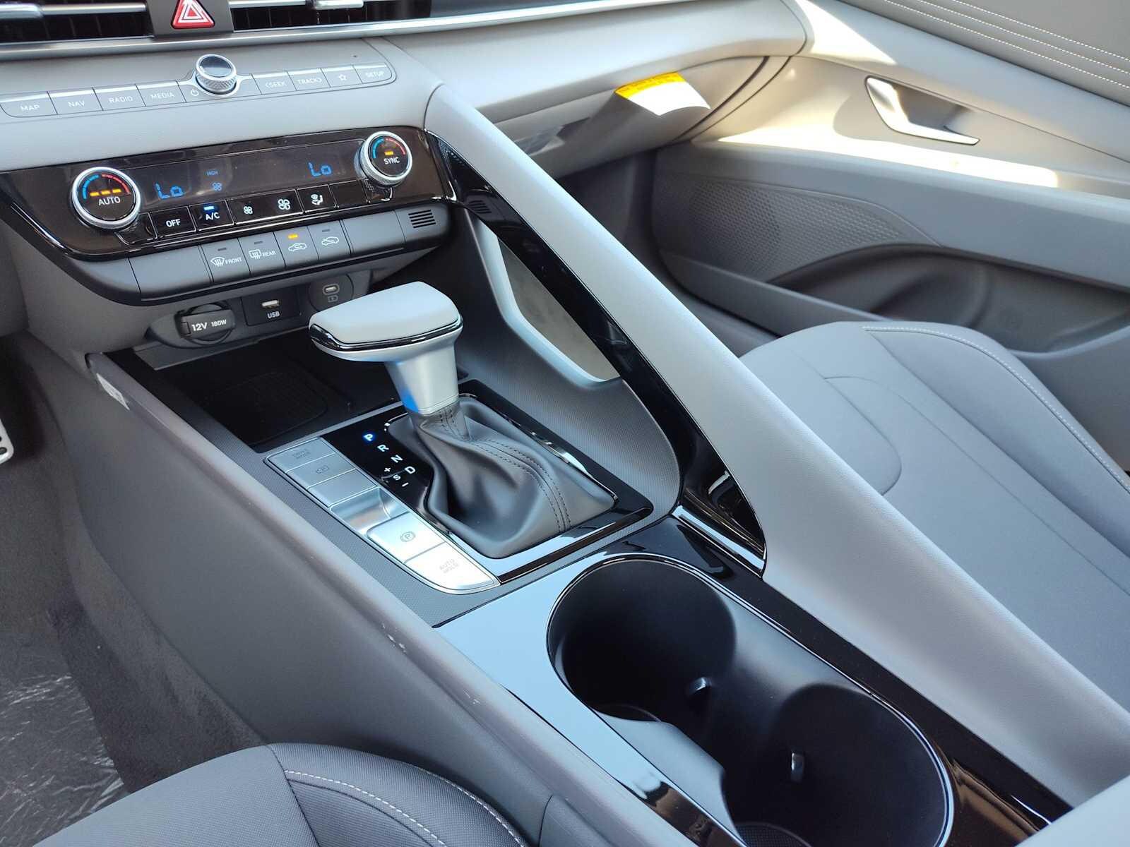 Thumbnail: 2025 Hyundai Elantra - 24