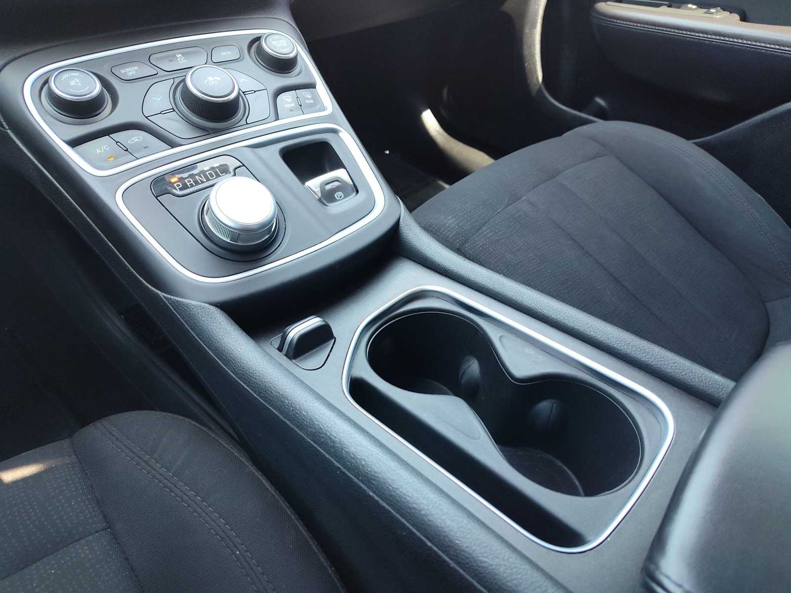 Thumbnail: 2015 Chrysler 200 - 25