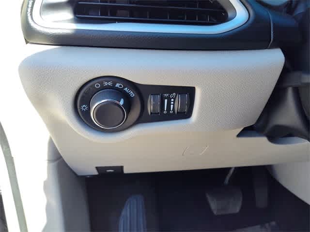 Thumbnail: 2023 Chrysler Voyager - 13