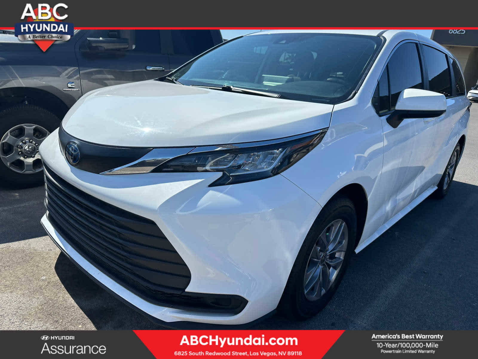 2022 Toyota Sienna LE 2