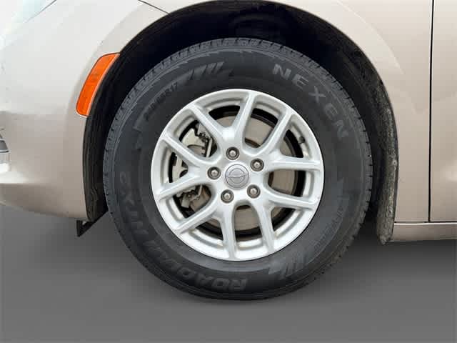 Thumbnail: 2017 Chrysler Pacifica - 15