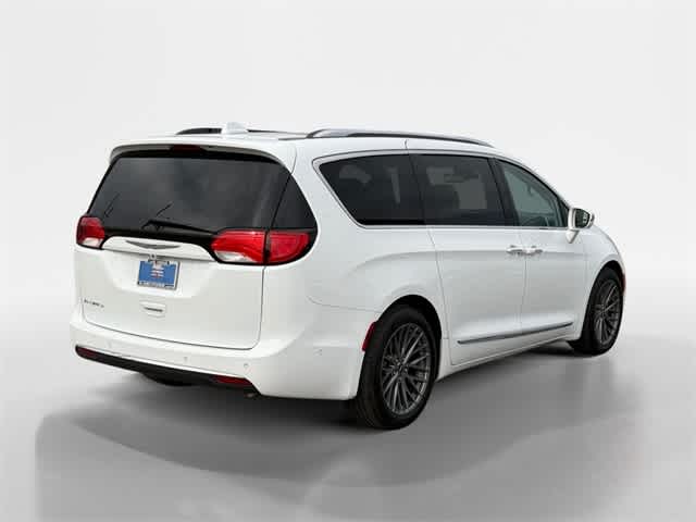 Thumbnail: 2017 Chrysler Pacifica - 14