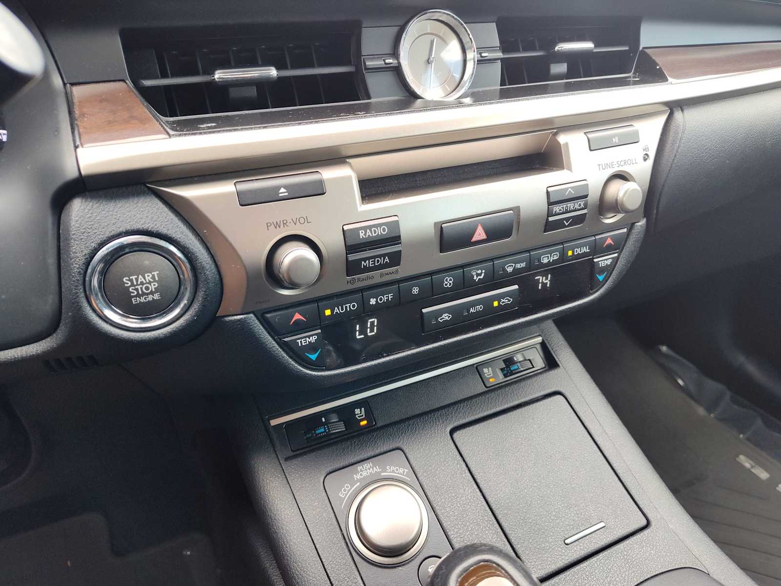 Thumbnail: 2014 Lexus ES - 21