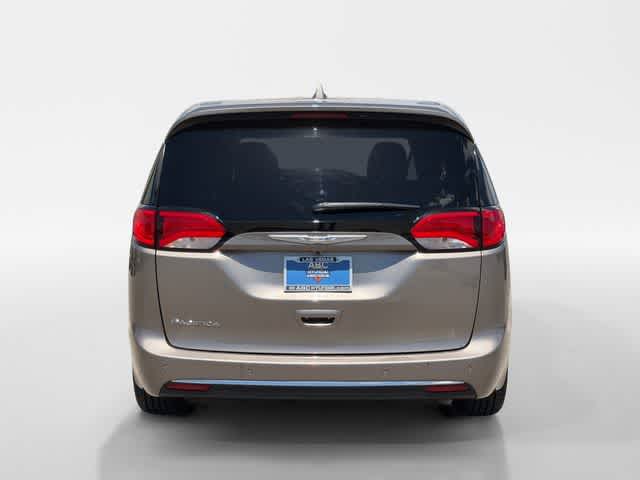 Thumbnail: 2018 Chrysler Pacifica - 4