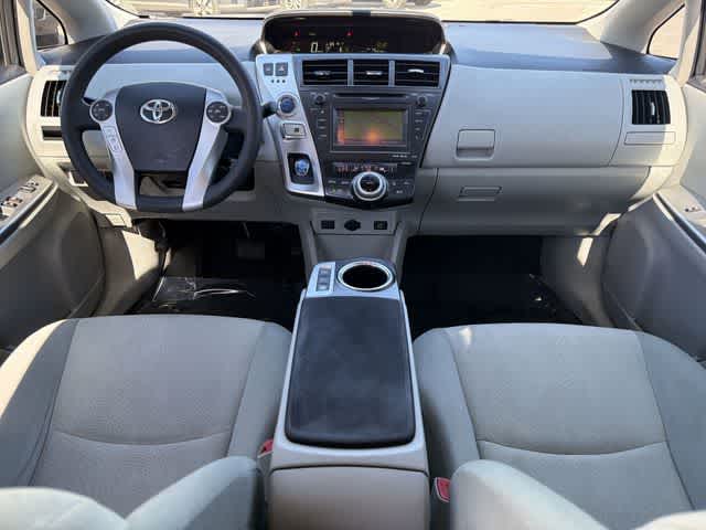 Thumbnail: 2014 Toyota Prius v - 16