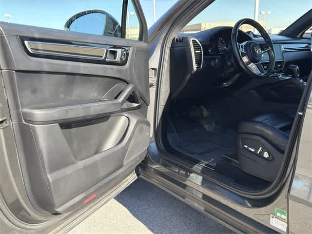 Thumbnail: 2019 Porsche Cayenne - 17