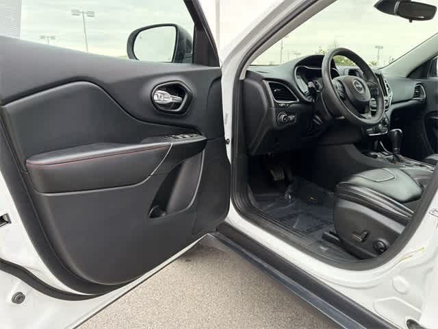 Thumbnail: 2022 Jeep Cherokee - 16