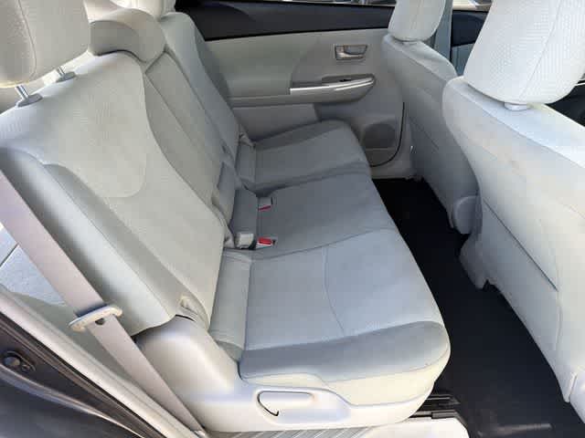 Thumbnail: 2014 Toyota Prius v - 21