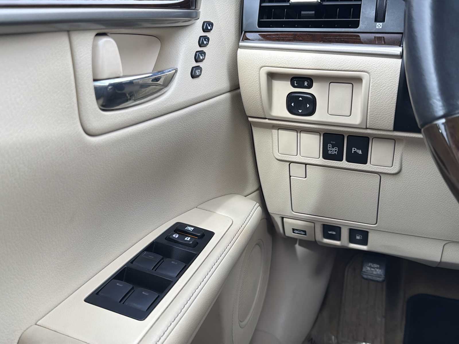 Thumbnail: 2014 Lexus ES - 15