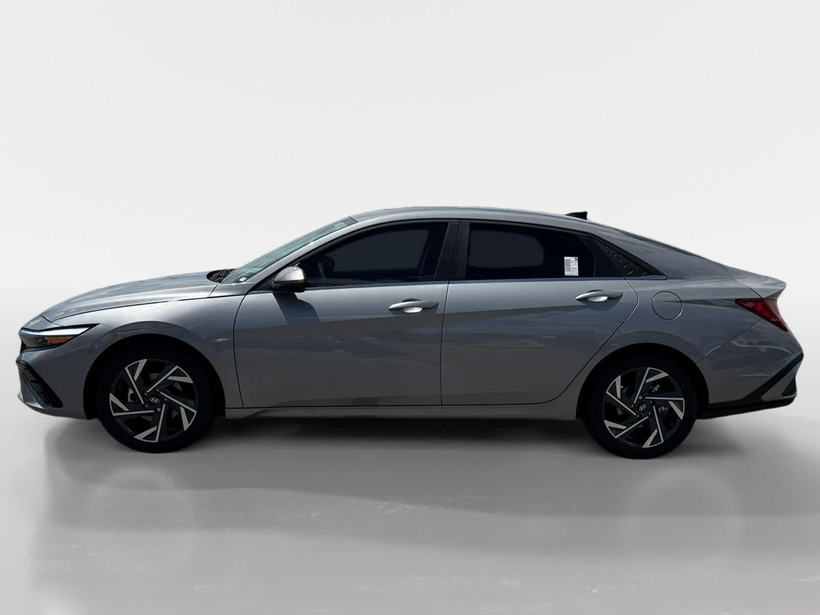 2025 Hyundai Elantra Limited photo 2