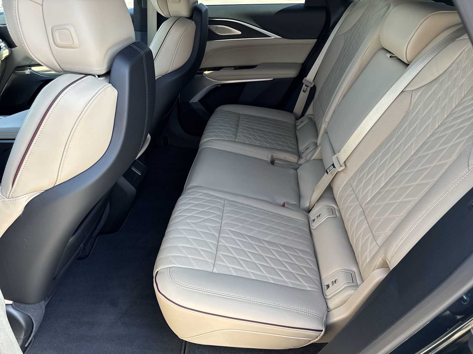 Thumbnail: 2024 Cadillac Lyriq - 17