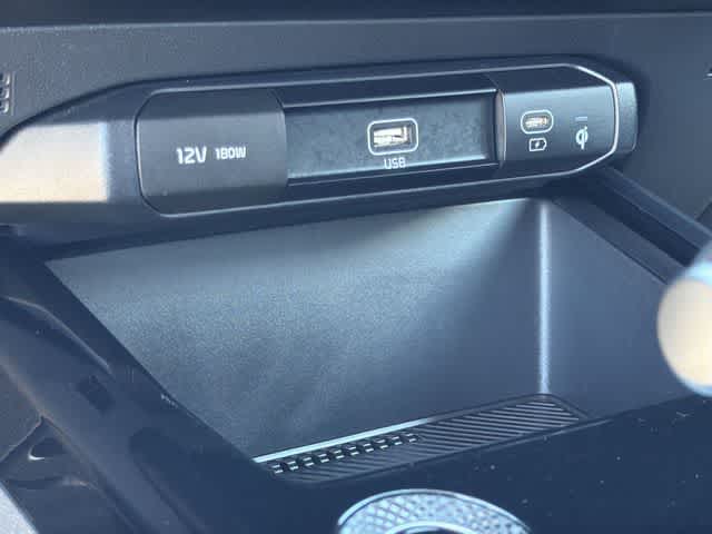 Thumbnail: 2023 Kia Niro - 24