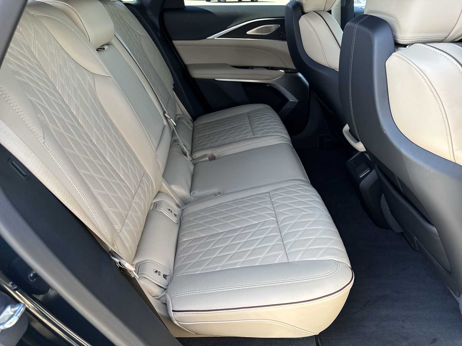 Thumbnail: 2024 Cadillac Lyriq - 18