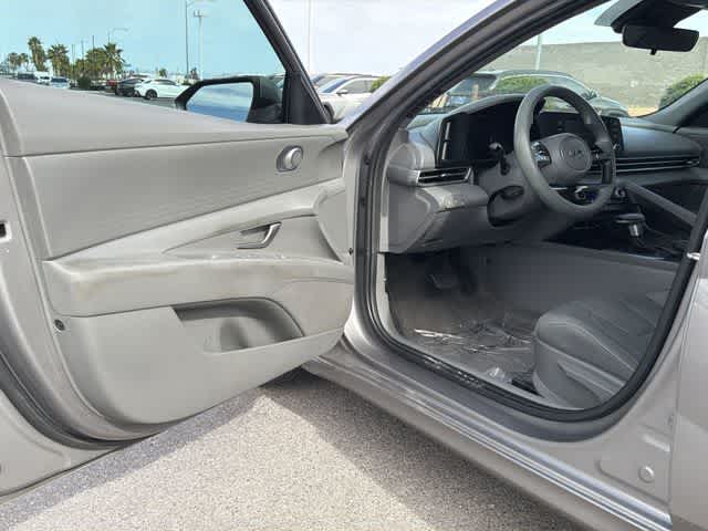 Thumbnail: 2022 Hyundai Elantra - 10
