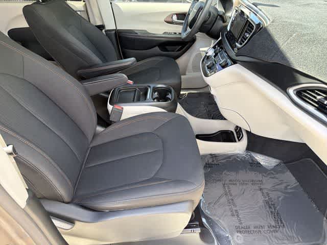 Thumbnail: 2018 Chrysler Pacifica - 19