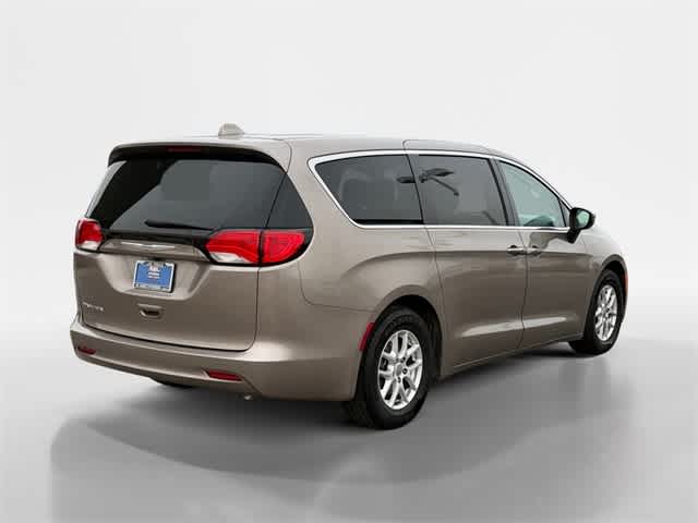 Thumbnail: 2017 Chrysler Pacifica - 11
