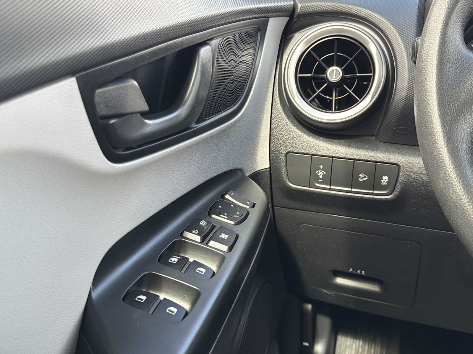 Thumbnail: 2022 Hyundai Kona - 17