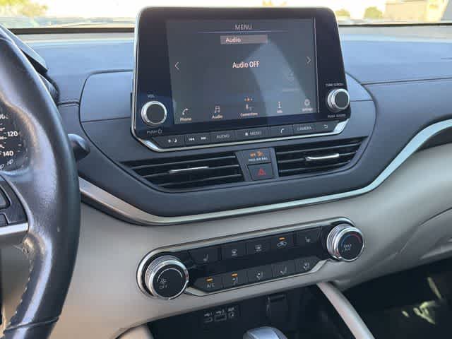 Thumbnail: 2021 Nissan Altima - 21