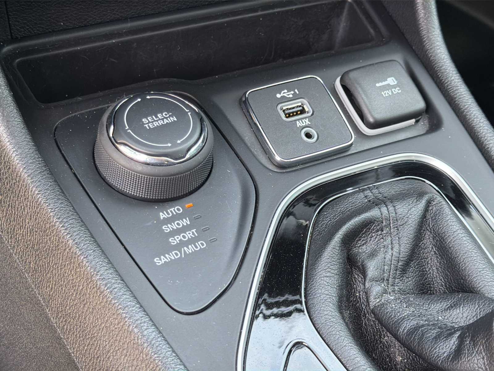 Thumbnail: 2021 Jeep Cherokee - 23