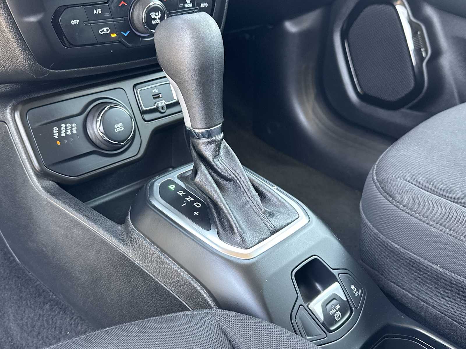 Thumbnail: 2019 Jeep Renegade - 23