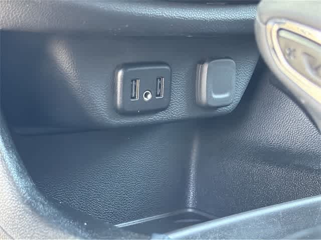 Thumbnail: 2021 Chevrolet Traverse - 24