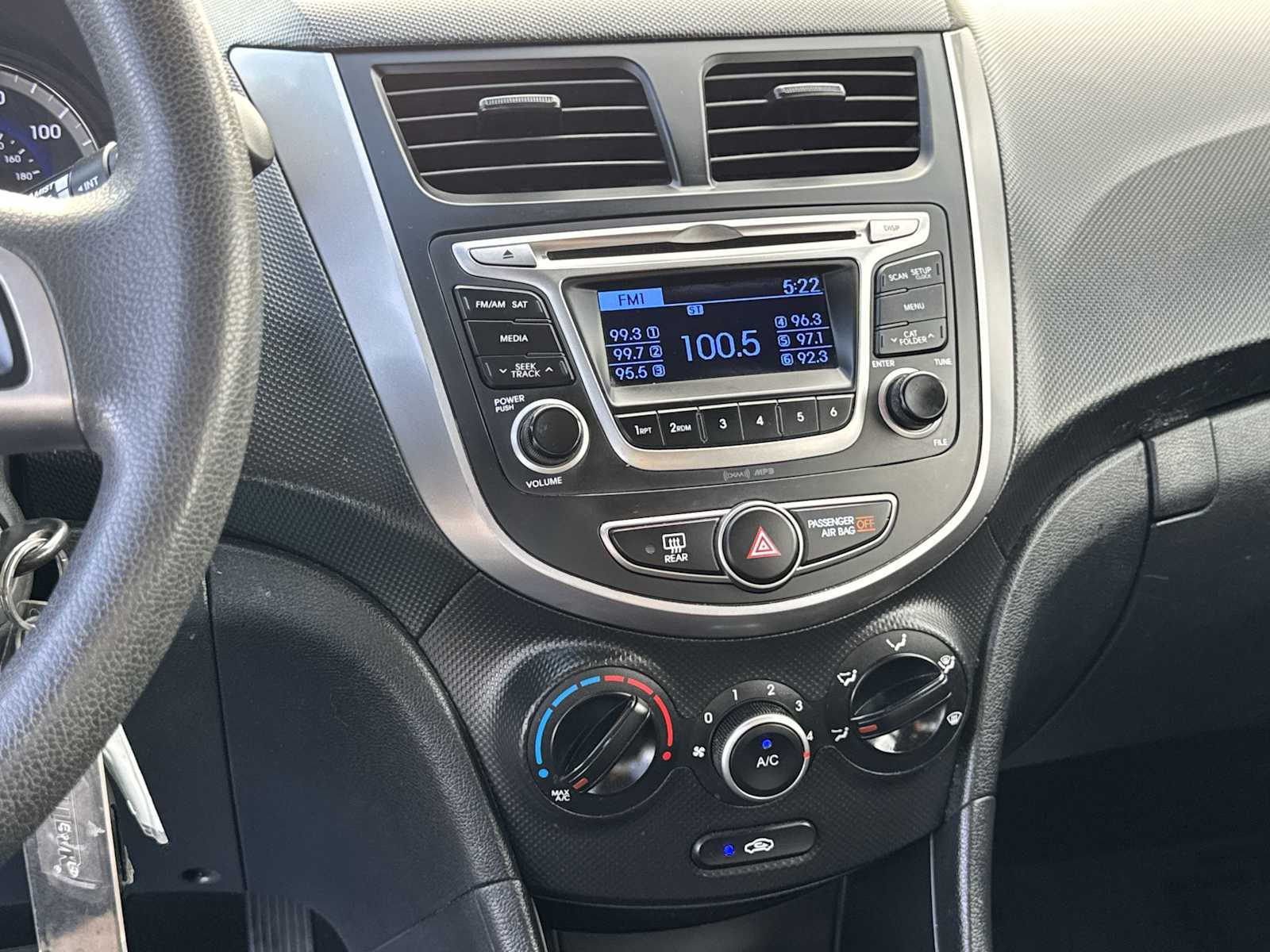 2016 Hyundai Accent SE 19