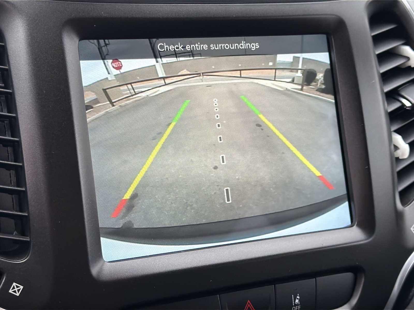 Thumbnail: 2022 Jeep Cherokee - 21