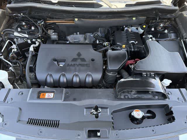 Thumbnail: 2019 Mitsubishi Outlander - 12