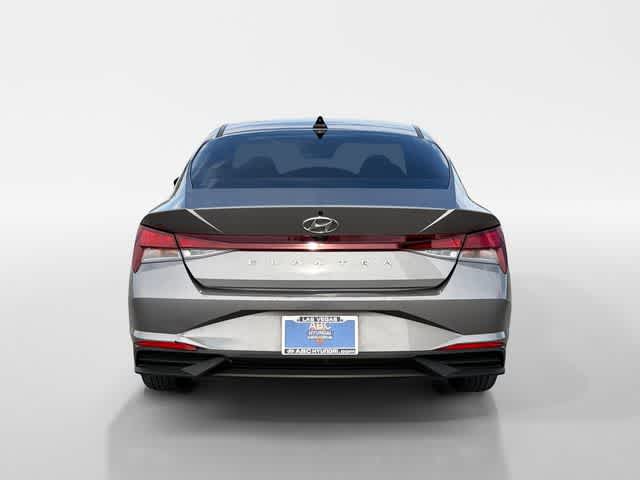 Thumbnail: 2022 Hyundai Elantra - 4