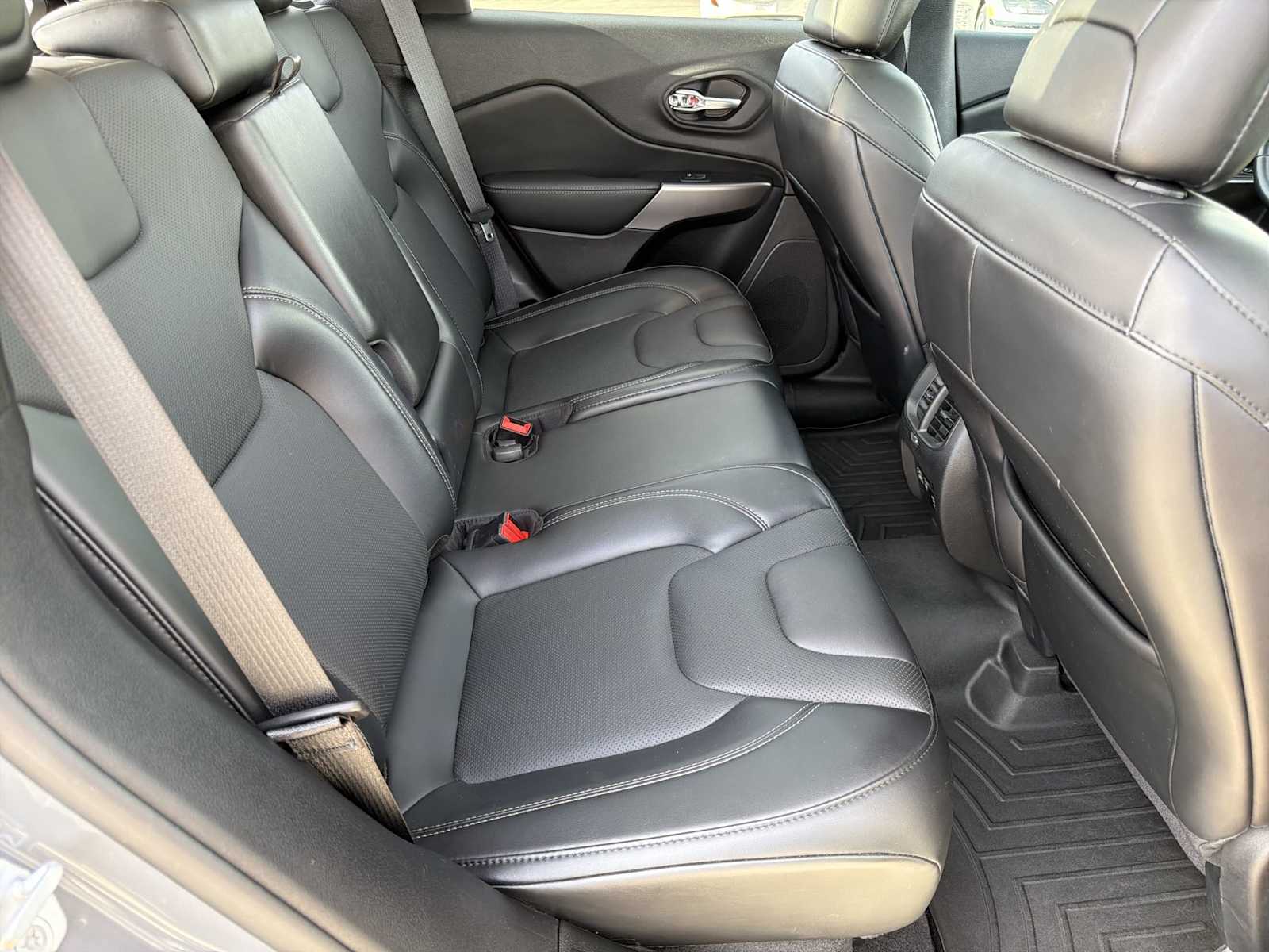 Thumbnail: 2021 Jeep Cherokee - 18