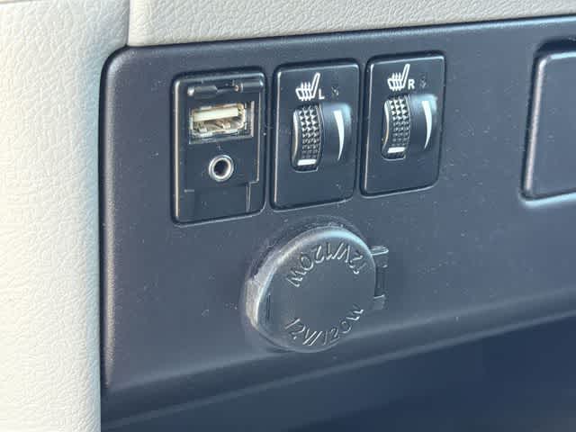 Thumbnail: 2017 Toyota Sienna - 25