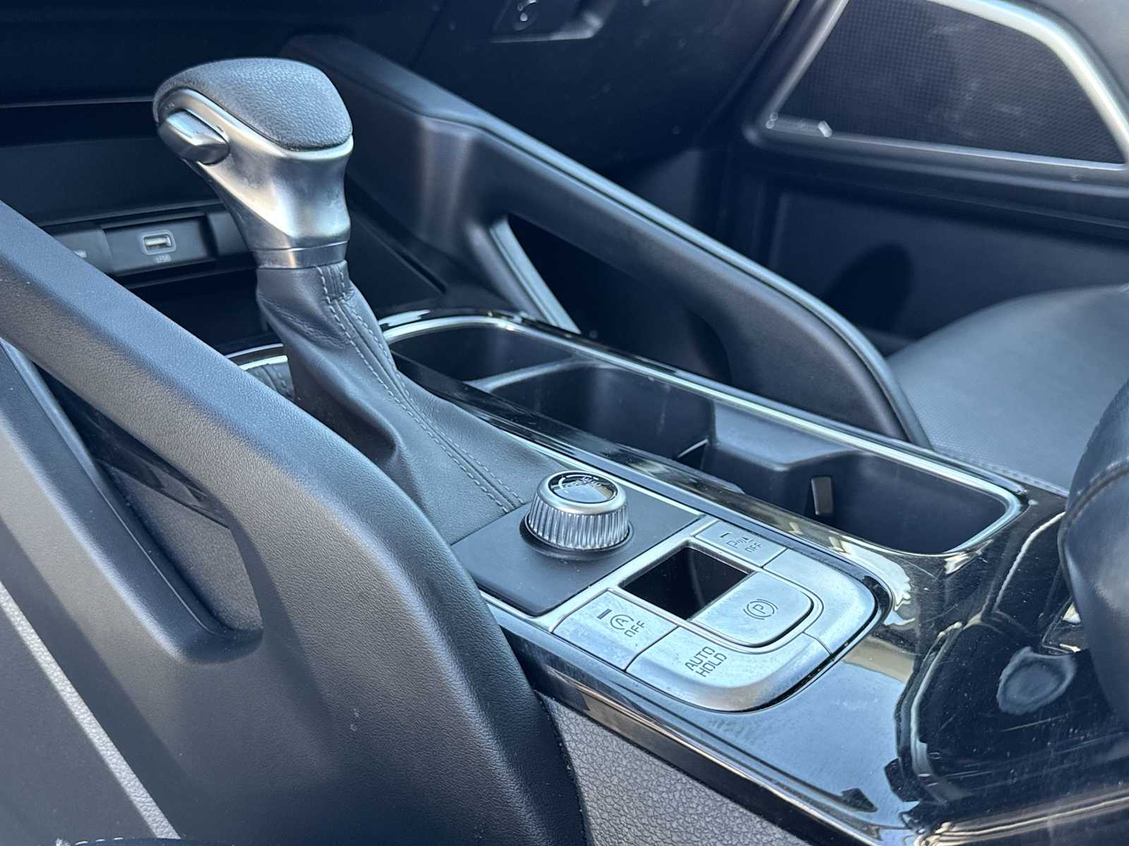 Thumbnail: 2020 Kia Telluride - 24