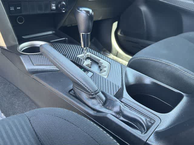 Thumbnail: 2015 Toyota RAV4 - 24