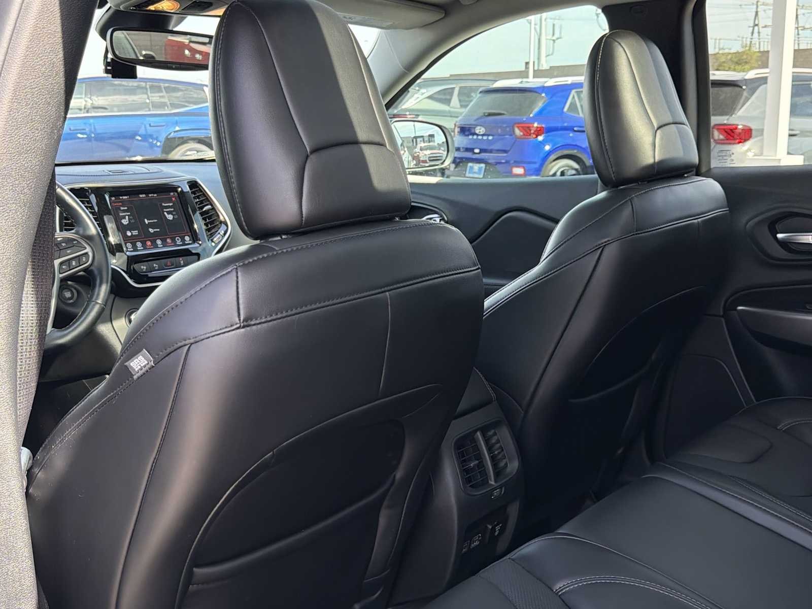 Thumbnail: 2021 Jeep Cherokee - 15